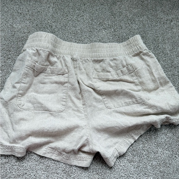 Old Navy linen shorts - Picture 3 of 3
